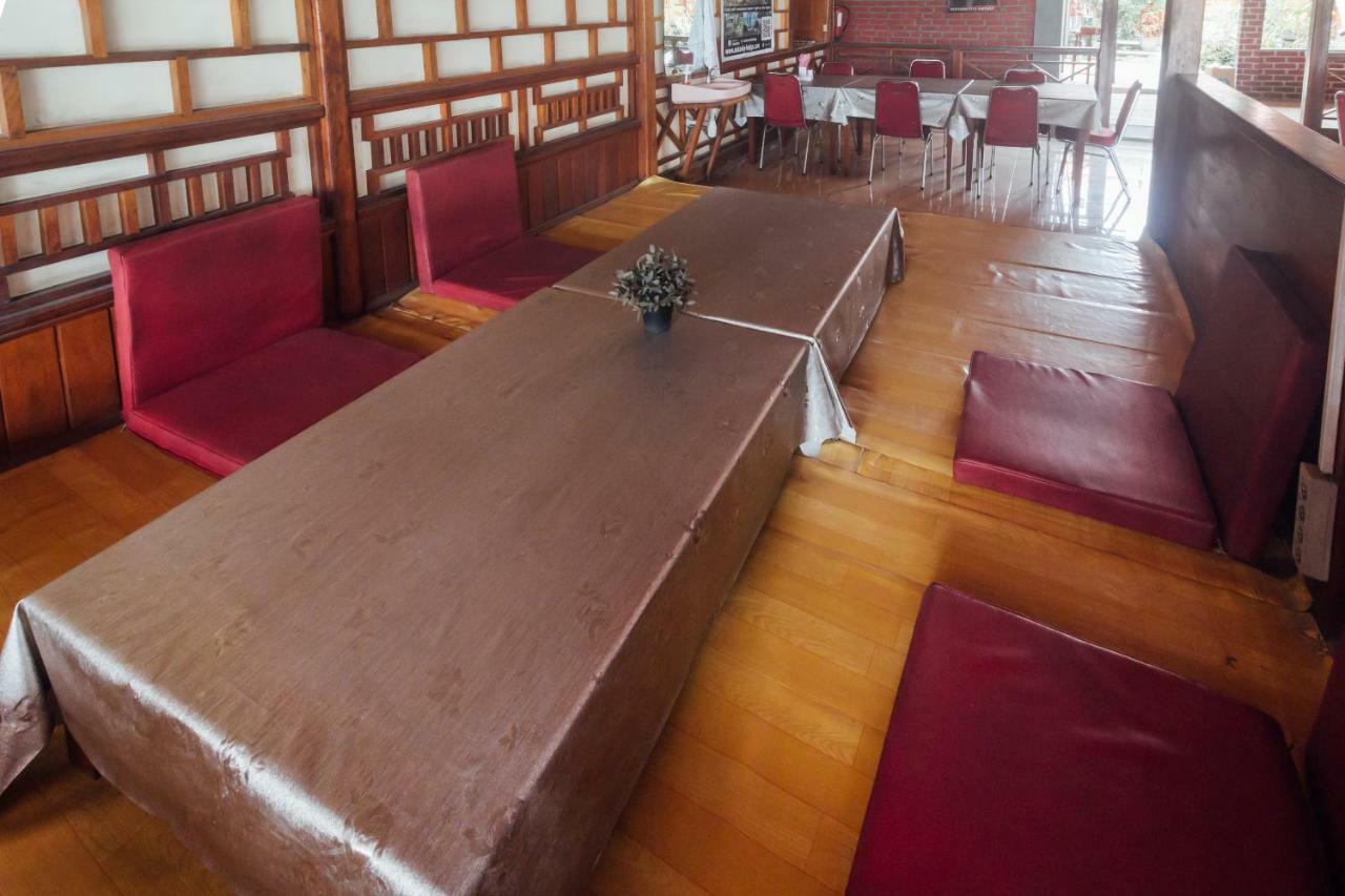 Vaccinated Staff - Oyo 1300 Crecia Guest House Hatu Экстерьер фото