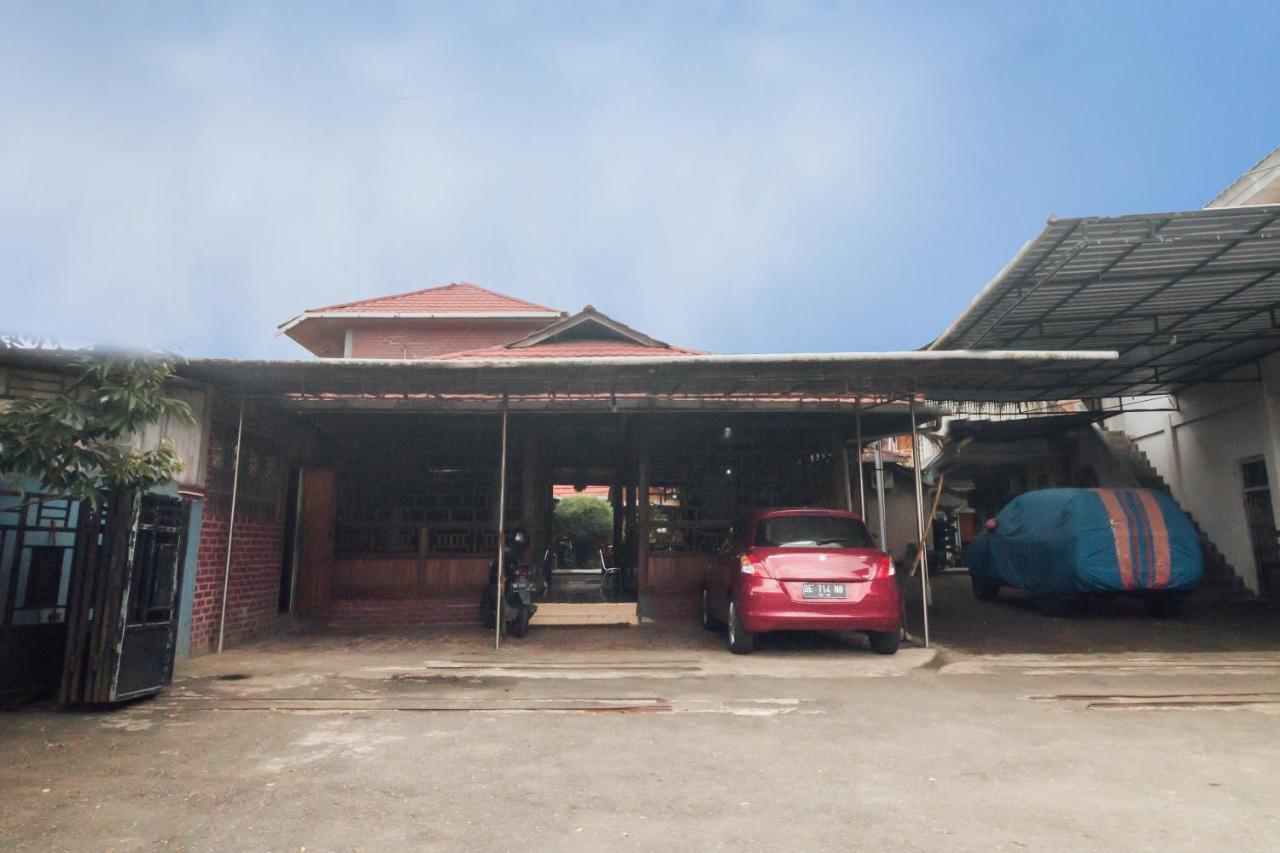 Vaccinated Staff - Oyo 1300 Crecia Guest House Hatu Экстерьер фото