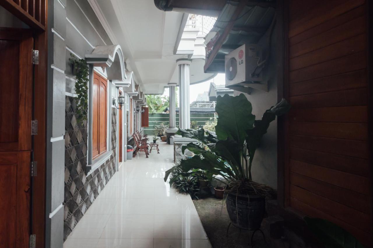 Vaccinated Staff - Oyo 1300 Crecia Guest House Hatu Экстерьер фото