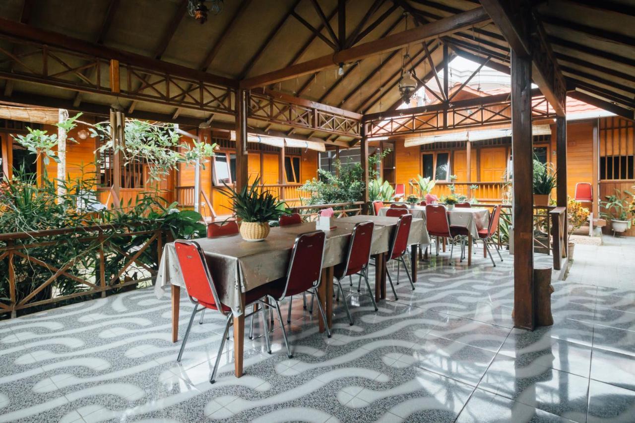 Vaccinated Staff - Oyo 1300 Crecia Guest House Hatu Экстерьер фото