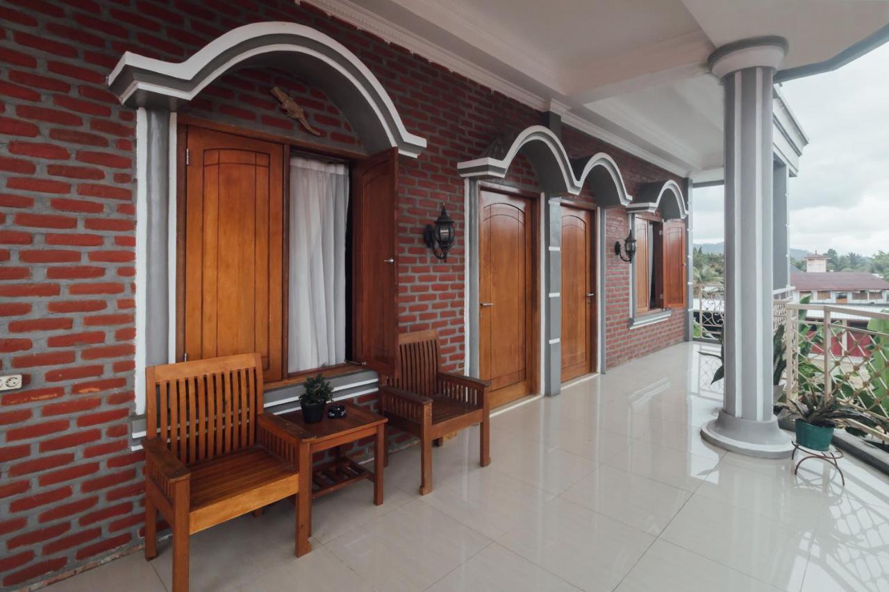 Vaccinated Staff - Oyo 1300 Crecia Guest House Hatu Экстерьер фото