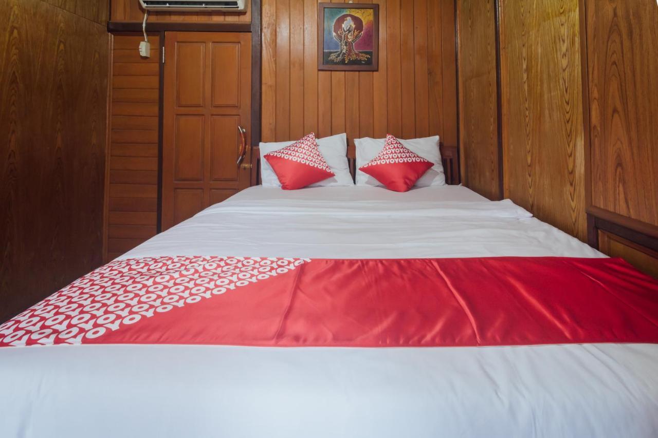 Vaccinated Staff - Oyo 1300 Crecia Guest House Hatu Экстерьер фото
