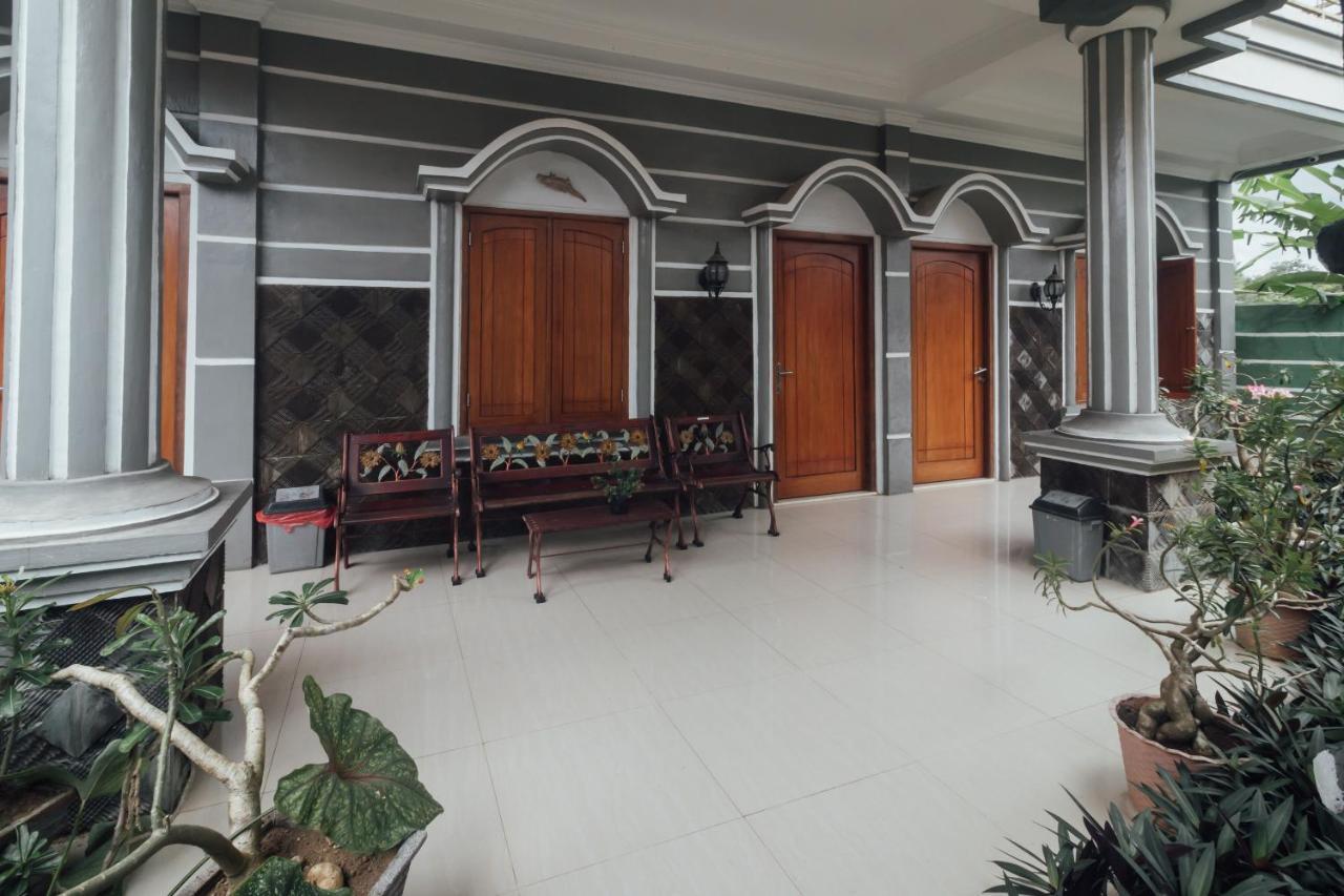 Vaccinated Staff - Oyo 1300 Crecia Guest House Hatu Экстерьер фото